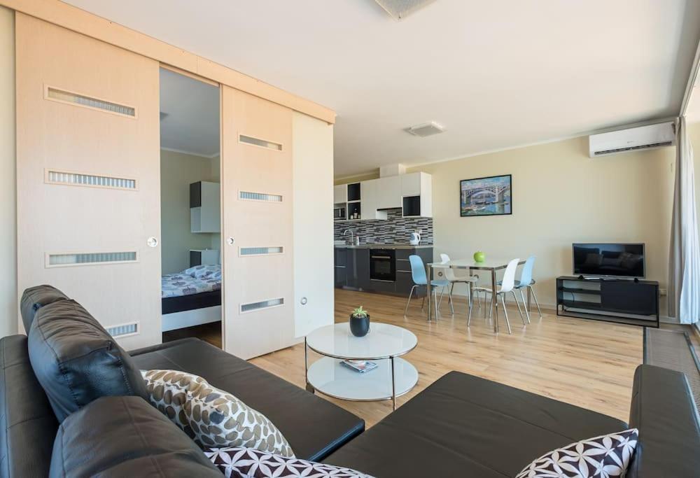 Hedon Brewery Apartments - 200 Meter To The Beach Балатонвилагош Экстерьер фото